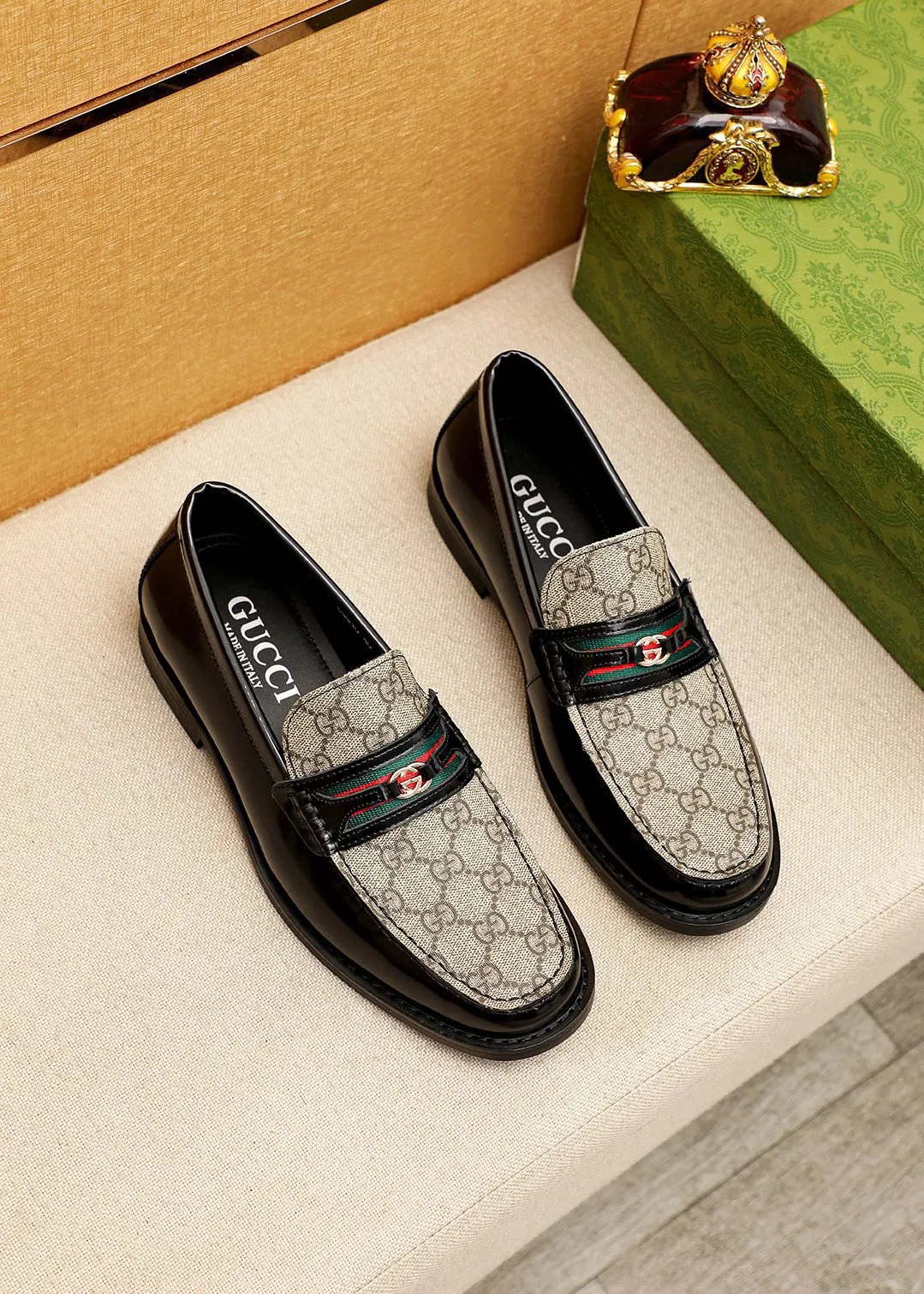 Men's shoes 💰460 💐 Product trademark: GUCCI "Gucci" casual leather shoes Regular size: 38-44 (45🉑️customized) Product materials: Selected imported first-layer open-edge beaded cowhide leather upper + luxury hardware buckle, imported water-dyed cowhide leather lining. Strong three-dimensional visual effect, original combination outsole Color: 2⃣️colors available